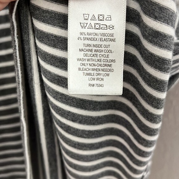 Tahari Women's Grey and White Soft Striped Cap Sleeve Blouse Size Large - Picture 6 of 9